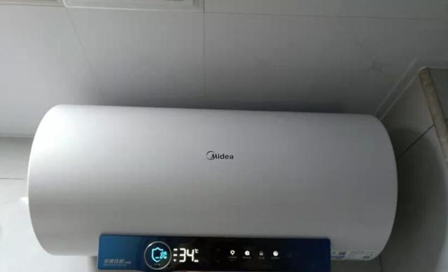 热水器放水时带电的原因及防范方法（热水器放水导致电流不断流动的危险性以及如何避免这种情况发生）