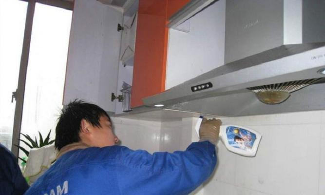 清洗油烟机无需气泵的妙招（不费力气）