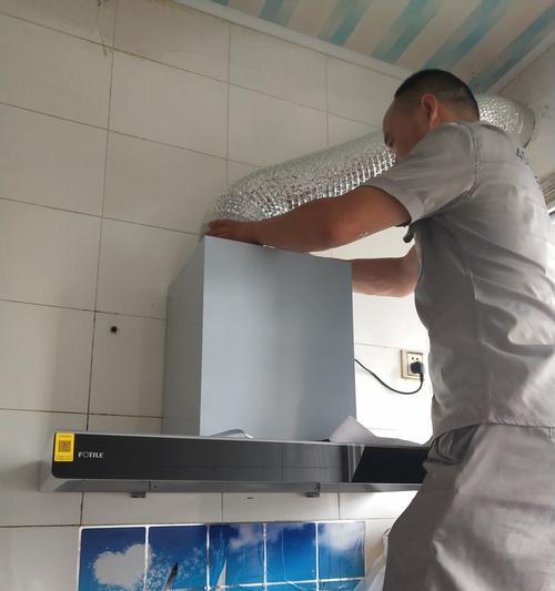 内部连体油烟机清洗方法（简单易行的清洗技巧与注意事项）