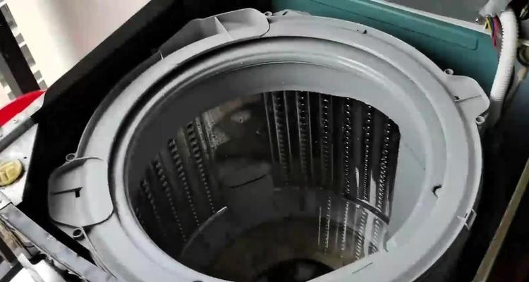 如何正确清洗双杠洗衣机（提高洗衣机使用寿命的小技巧）