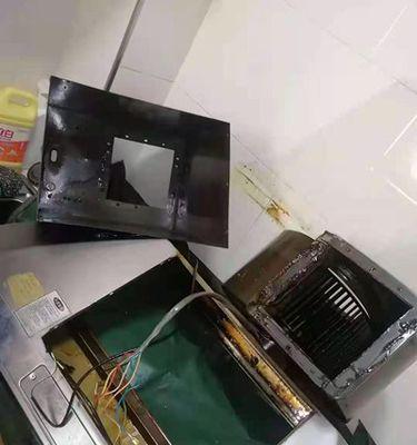 如何正确清洗油烟机集油盒（掌握正确的清洗方法）