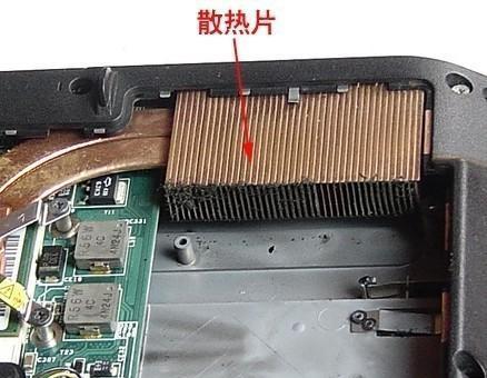 如何解决笔记本电脑散热问题（提升笔记本散热效果的小窍门与注意事项）