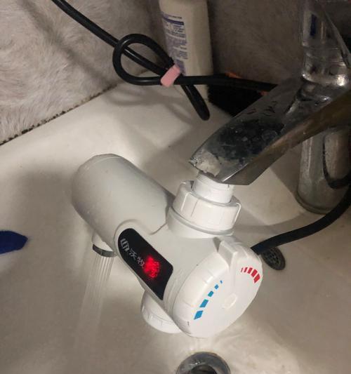 以沃牧热水器如何修理（解决您家中热水器故障的有效方法）
