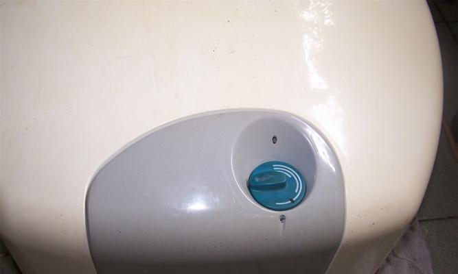 电热水器边缘漏水的处理方法（解决电热水器边缘漏水问题的有效措施）