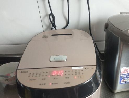 解决电饭煲煮饭水不足的问题（应对电饭煲缺水情况的实用方法）