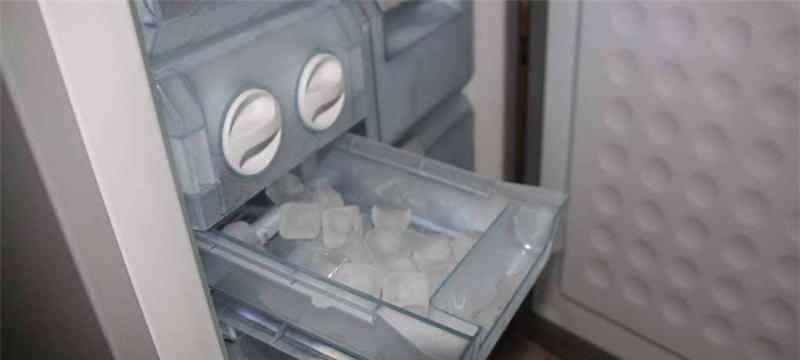 冰箱后的水珠去除方法（几种简单又有效的方法）
