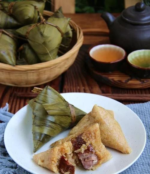 集成灶煮粽子的技巧与方法（以集成灶煮制传统粽子）