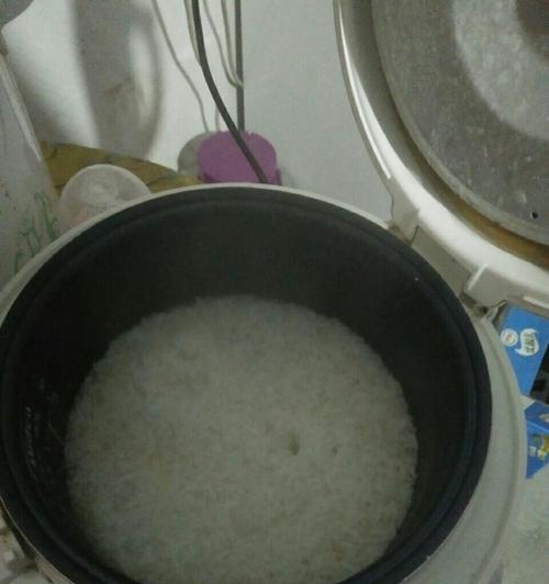 电饭煲煲的米饭太稀怎么办？如何调整水量和时间？