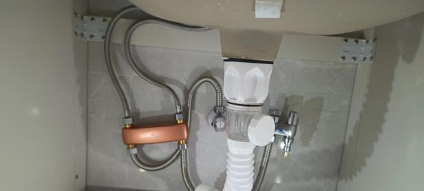 热水器冷水出水接法复杂吗？需要哪些工具？